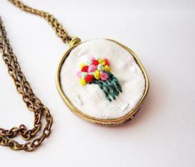 Hand embroidered flower necklace, french knots multicolor floral pendant, flower bouquet, cute jewelry, vintage style necklace